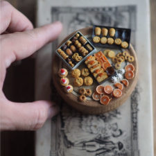 Handmade miniature art japanese artist kiyomi 6 5a16deaa3dc62__700.jpg