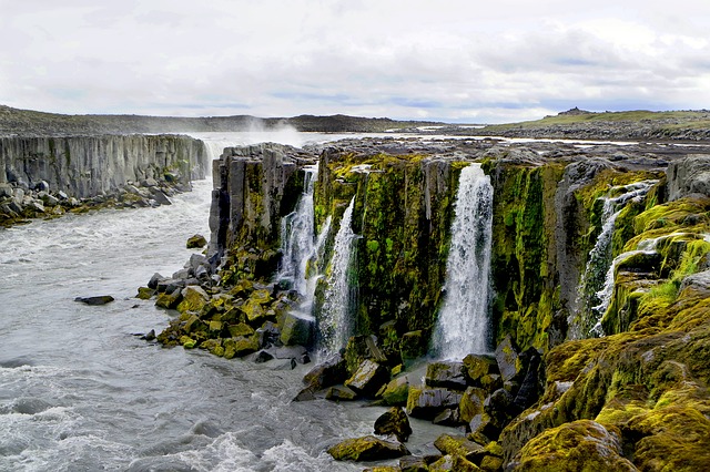 Iceland island pixabay 1.jpg