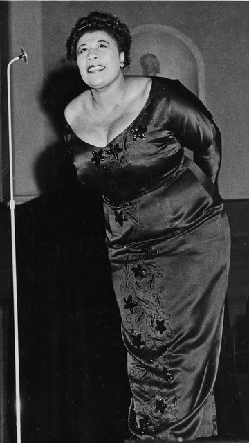 ** FILE ** American jazz singer Ella Fitzgerald performs at a concert in a Stockholm, Sweden file photo from Feb. 10, 1952. Fitzgerald, William &quot;Count&quot; Basie, and &quot;King of Swing&quot; Benny Goodman head this year&#039;s class of 12 inductees to the Nesuhi Ertegun Jazz Hall of Fame, which opened last fall at Jazz at Lincoln Center&#039;s new home in the Time Warner Center. (AP Photo/File)