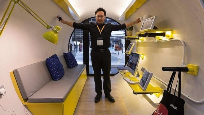 Laws firm james law cybertecture manufactured the tube home pictured below from a water pipe with a diameter of 82 feet.jpg