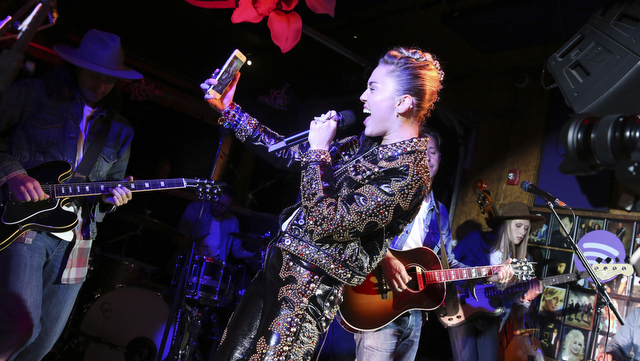 Miley Cyrus performs at a private concert at Tootsie&#039;s to celebrate the release of her album &quot;Younger Now&quot; on Friday, Sept. 29, 2017, in Nashville, Tenn. (Photo by Laura Roberts/Invision/AP)