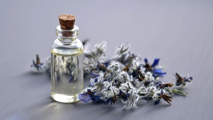 Cosmetic oil 3164684_640.jpg