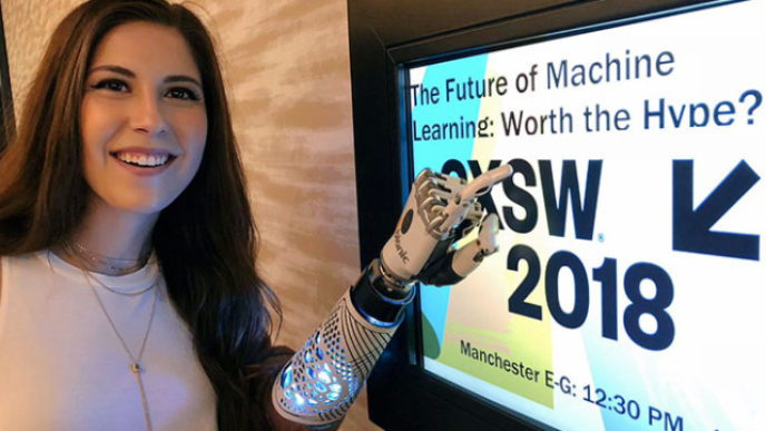 Woman funny charging incident angel giuffria 4 5aa8e54d7d3dc__700.jpg