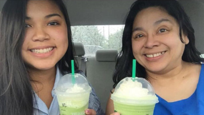 Girl sharing pictures with mom school graduation nanatat07 5 5b07ef9e74115__700.jpg