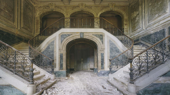 Abandoned castle in france 2015 5b1526121fc8e__880.jpg