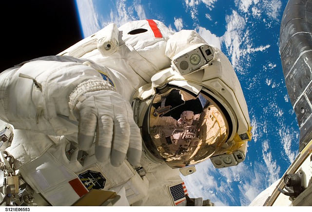 Astronauti vesmir pixabay 1.jpg