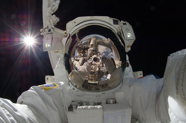 Astronauti vesmir pixabay 2.jpg