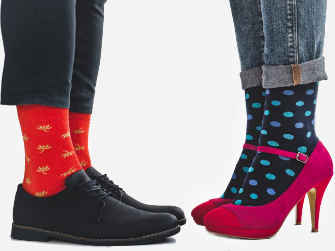 Men&#039;s and women&#039;s trendy shoes, bright socks