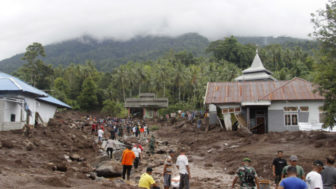 278816_indonesia_flash_floods_83093 640x420.jpg