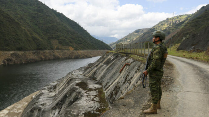 280739_ecuador_power_security_46758 640x420.jpg