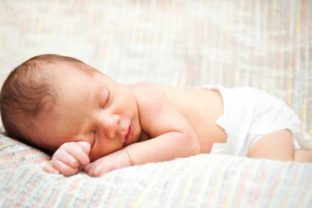 Spiace bábätko, spánok, snívať, batoľa, dieťa, novorodenec, dieťatko