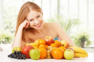 Ovocie, citrusy, žena, zdravá výživa, vitamíny, jablká, hrozno