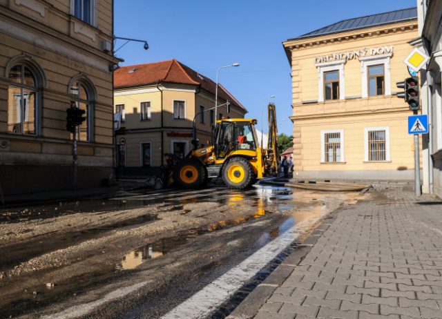 NITRA: Prasknuté potrubie