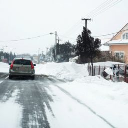 POÈASIE: Snehové záveje a jazyky na cestách