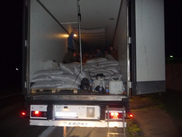 COLNÍCI: V chladiarenskom kamióne nali uteèencov