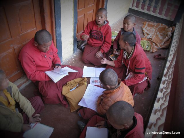 Nepál, mnísi