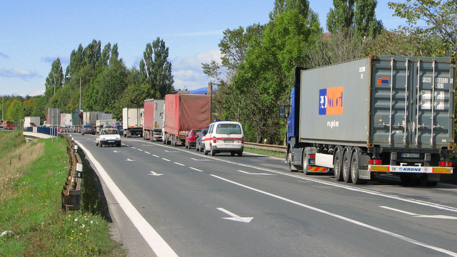 diaľnica, nákladné autá