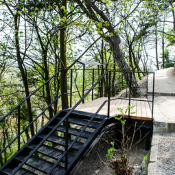 NITRA: Objekt služieb pre turistov, turistické chodníky, Nitriansky hrad, schody