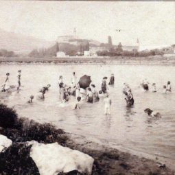 Kupanie nitra 1925 klub priatelov starej nitry.jpg