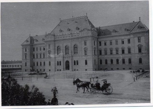 Sedria budova krajskeho sudu 1905 klub priatelov starej nitry.jpg