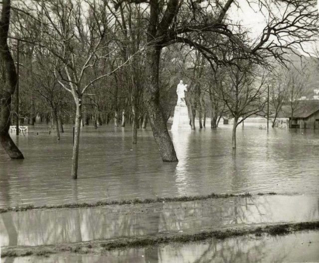 Vyliata rieka pred 1928 klub priatelov starej nitry.jpg