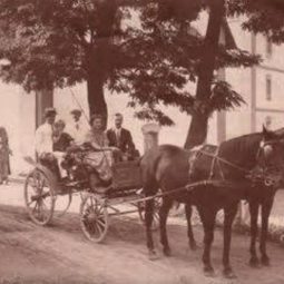 Rodina aujeskych 1910 klubpriatelov.jpg