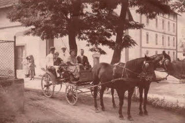 Rodina aujeskych 1910 klubpriatelov.jpg