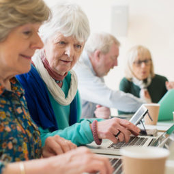 seniori dochodcovia práca rada seniorov gettyimages