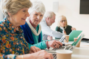 seniori dochodcovia práca rada seniorov gettyimages