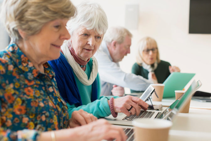 seniori dochodcovia práca rada seniorov gettyimages