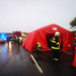 Dopravna nehoda nitrianske hrnciarovce tragedia policia sr hasici.jpg