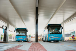 Stanica autobusova nitra arriva.jpg