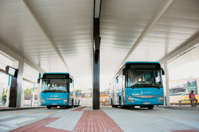 Stanica autobusova nitra arriva.jpg