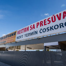 Oznam o zrušení výstavy Nábytok a bývanie na výstavisku Agrokomplex v Nitre v súvislosti s výskytom nového koronavírusu (2019-nCoV) na Slovensku. Nitra, 10. marec 2020.
