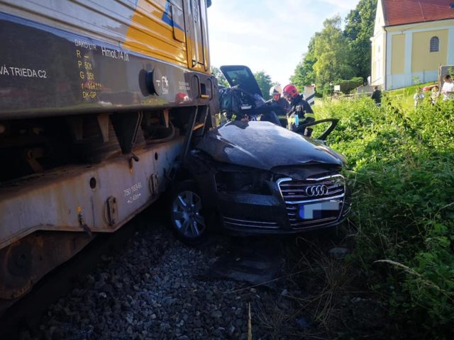 Zrazka auto vlak krskany hasici