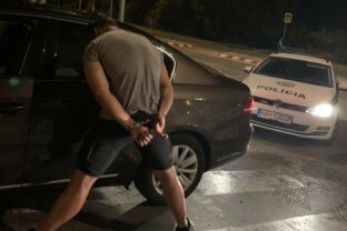 Policia drogy muz nitra soporna 2.jpg