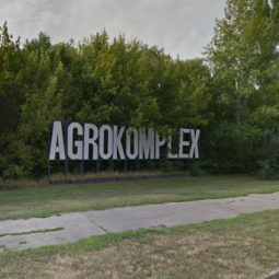 Agrokomplex napis chrenova trieda andreja hlinku.jpg