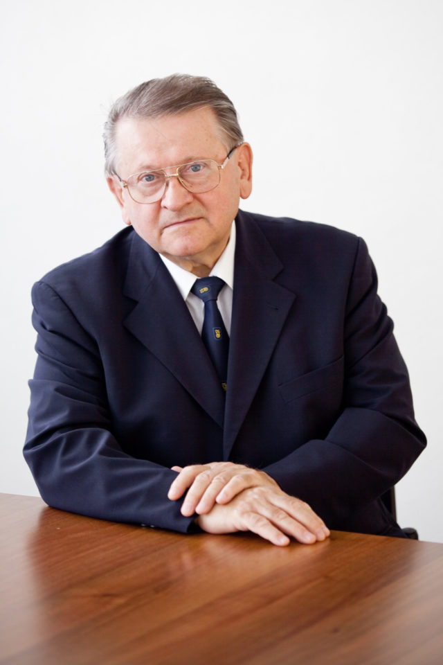 prof. Daniel Kluvanec