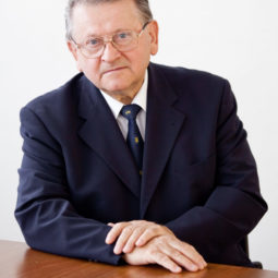 prof. Daniel Kluvanec