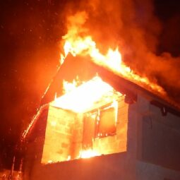 Hasici poziar hajske dom 2.jpg