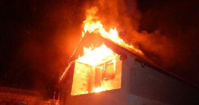 Hasici poziar hajske dom 2.jpg