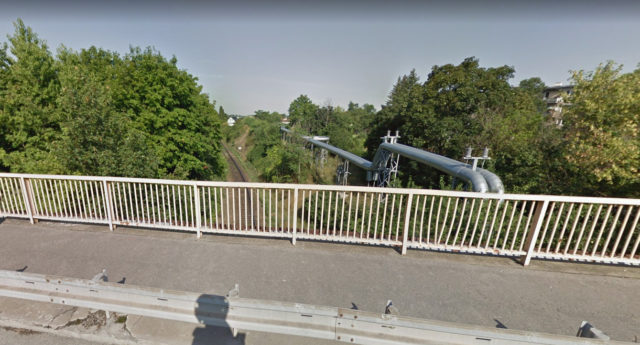 Holleho most zeleznica.jpg