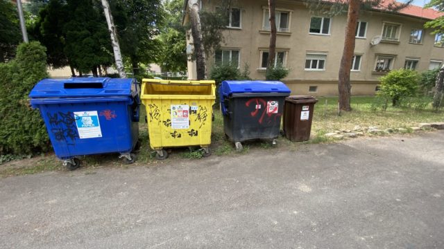 Kontajnery odpad smeti nitra.jpg
