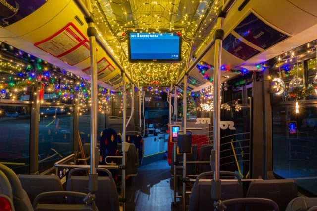 Vianocny autobus mhd nitra 2.jpg