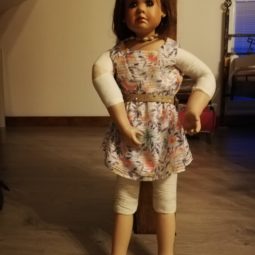 hororová bábika