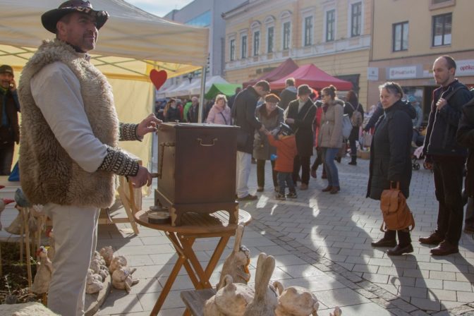 Fasiangy fasiangovy jarmok mesto.jpg