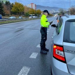 Policia nitra kontroly meranie alkohol.jpg