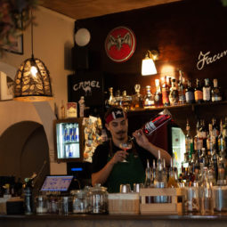 Hemingway bar. rumová ochutnávka AlkoTip Vladimír Rejholec