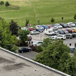 Policia skola evakuacia bomba.jpg