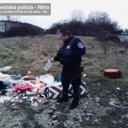 Mestska policia nelegalna skladka.jpg